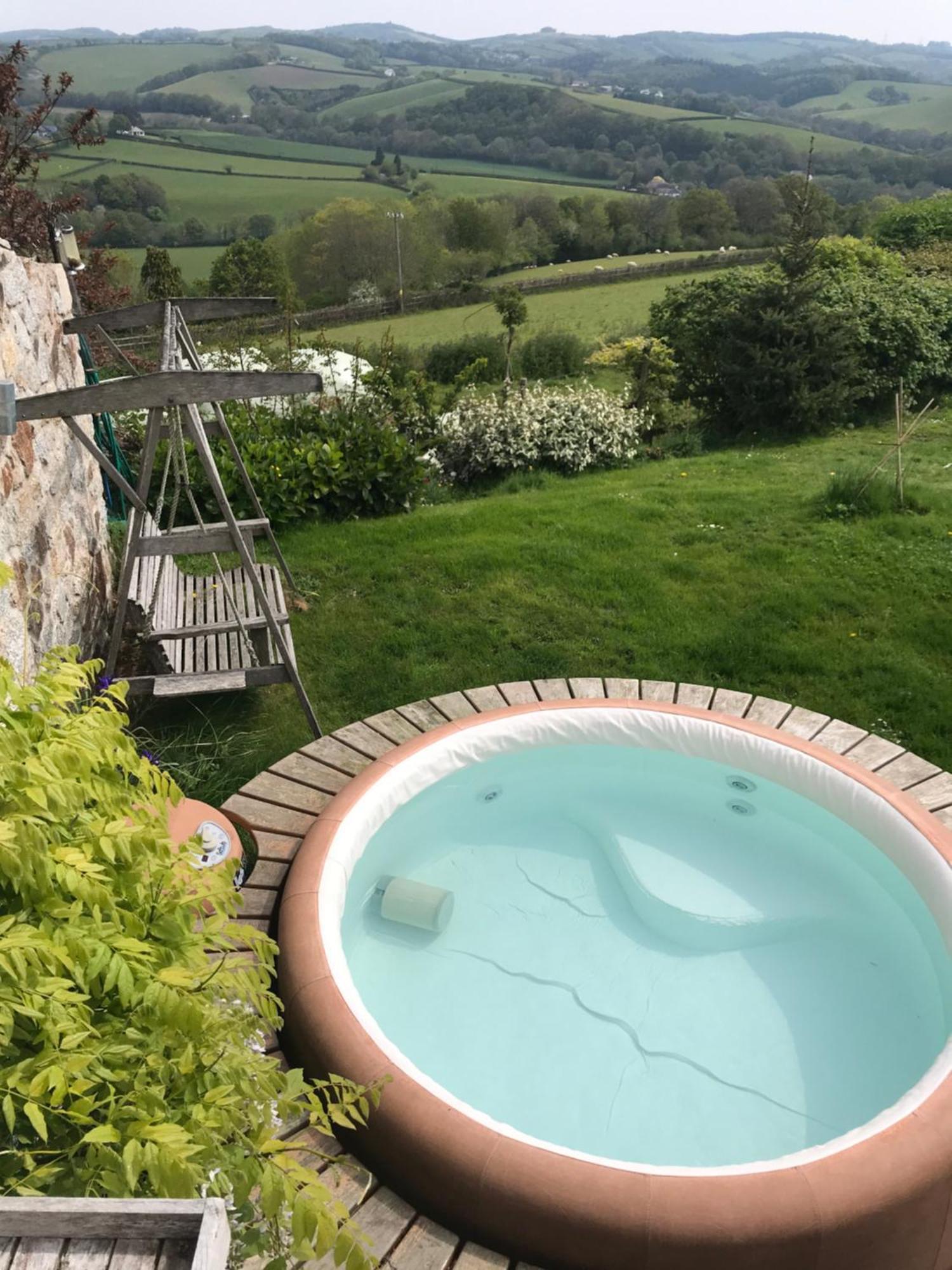 Remote Thatch On Dartmoor With Hot Tub Holiday home